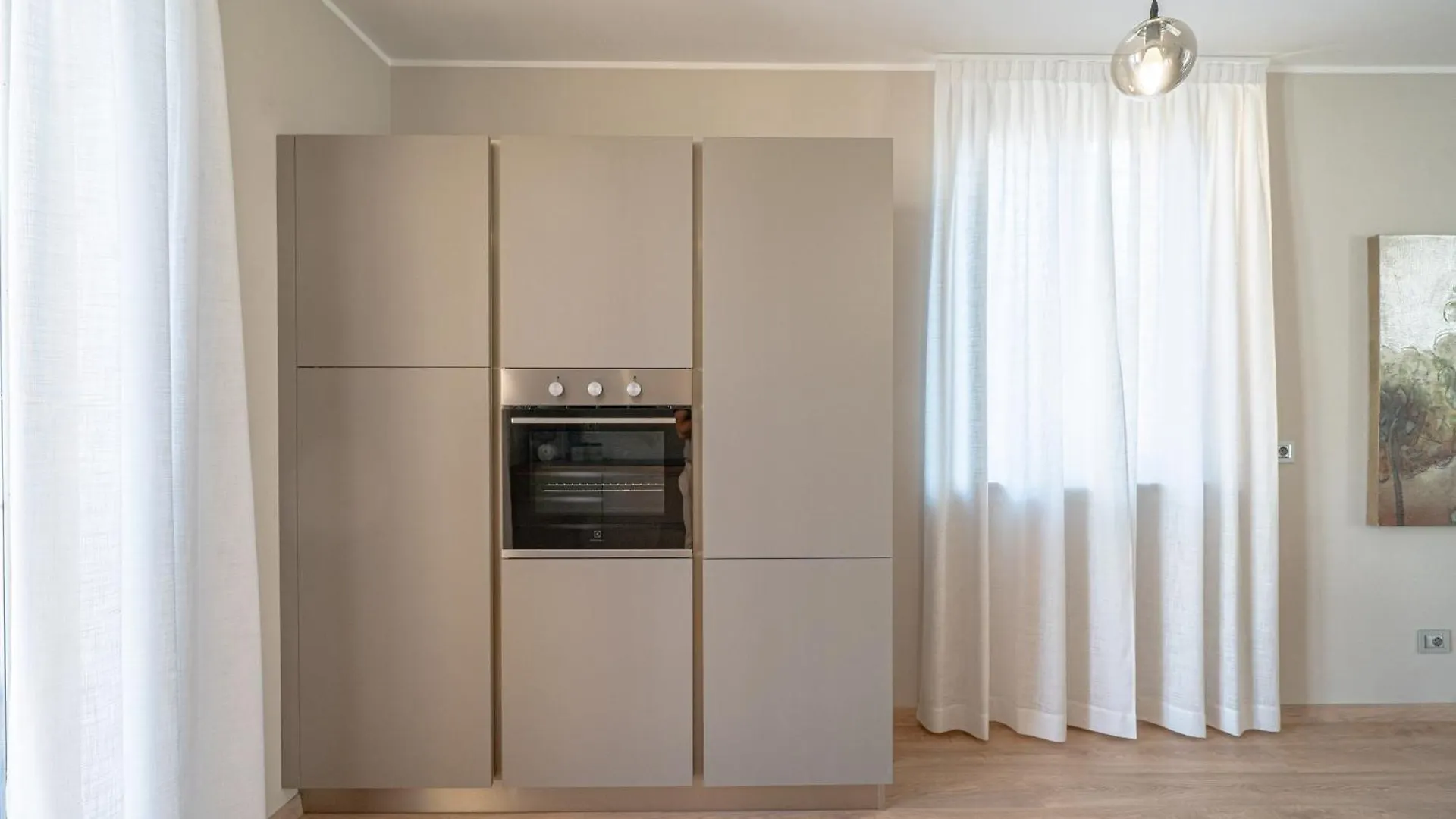 Square Of Lake Colico Apartman