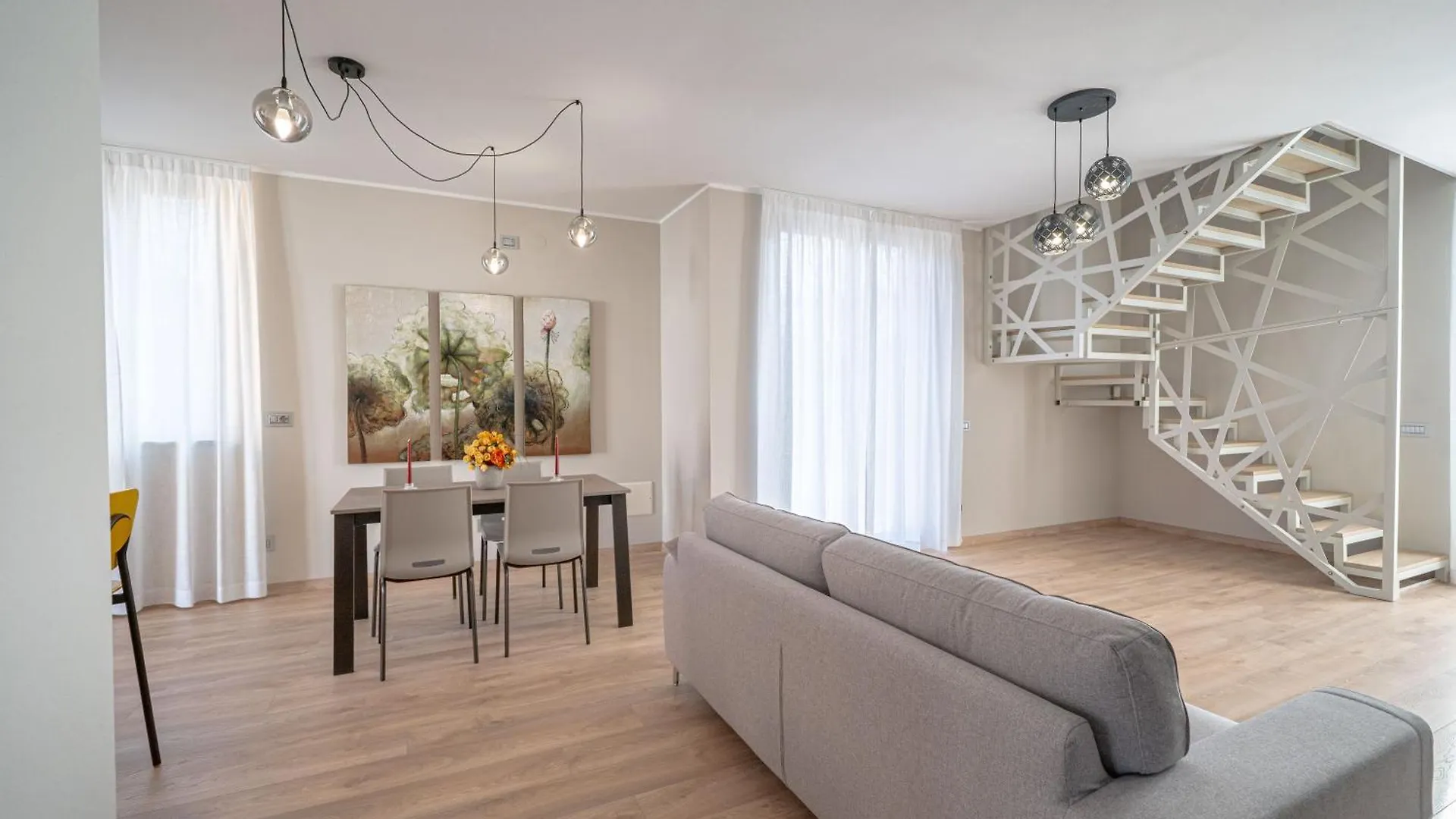 Square Of Lake Colico Apartman